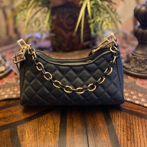Chic Quilted Black Handbag with Gold Chain